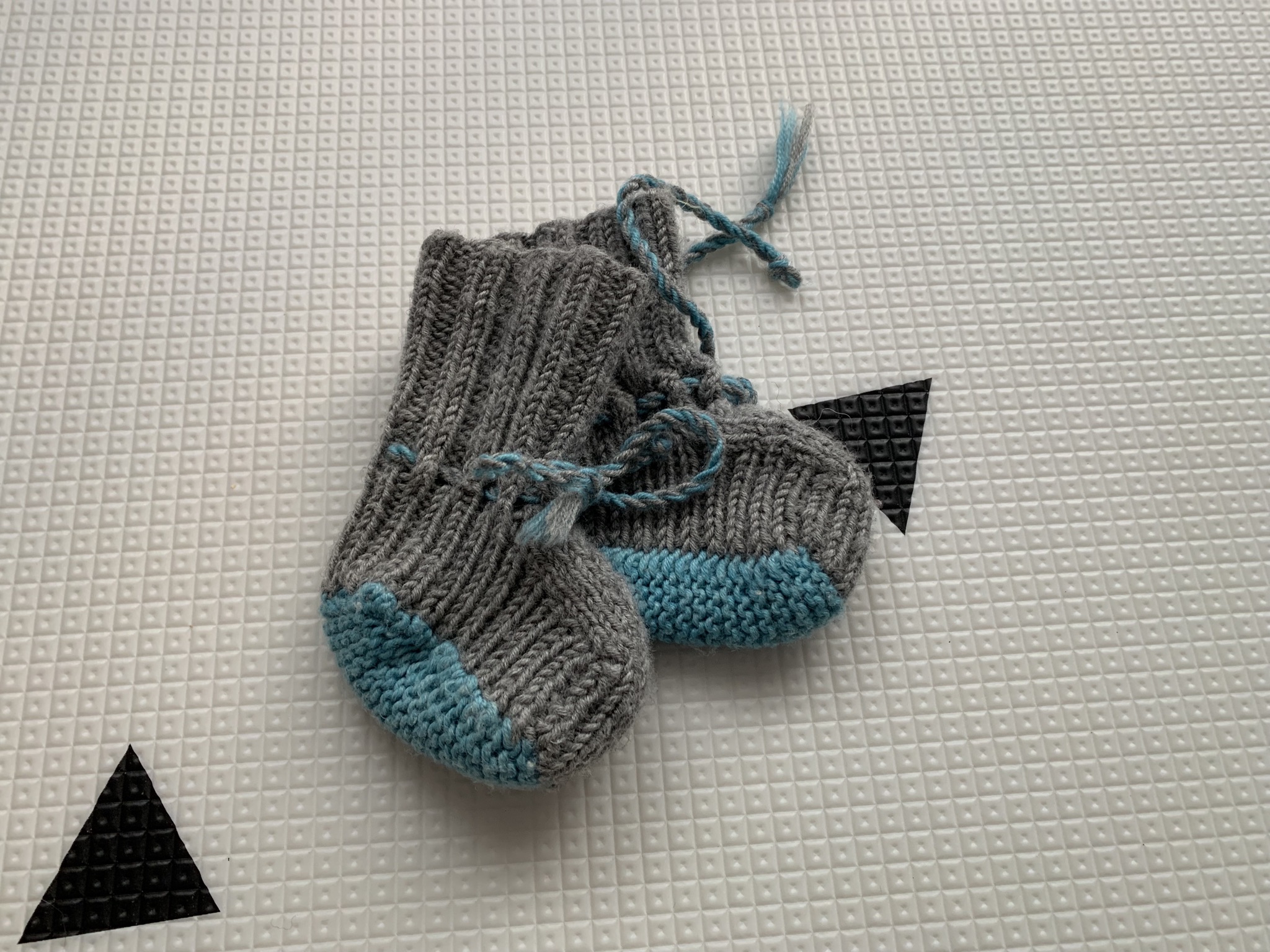 Display of wonderful blue and grey knit socks